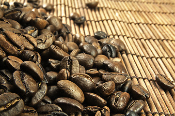 Image showing Scattered fresh coffee beans.