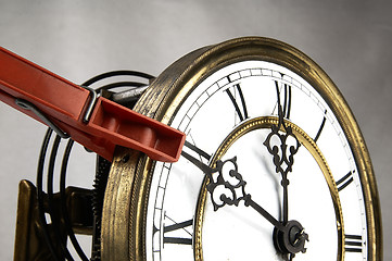 Image showing Clothespin stop the clock.