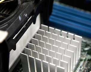 Image showing Aluminum heat sink on the disc as seen from up close.