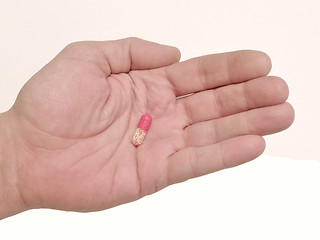 Image showing pill in hand