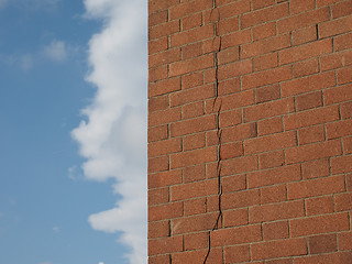 Image showing Cracked wall