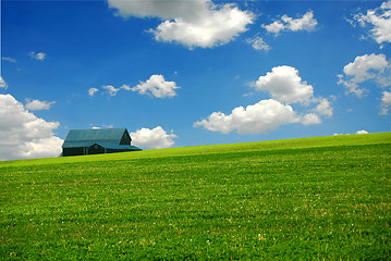 Image showing Barn in farm field