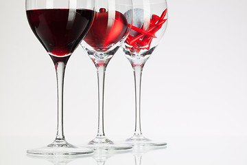 Image showing Wine glasses with red wine, heart and golf ball 