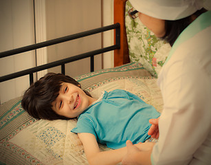 Image showing children\'s doctor is talking to a little patient