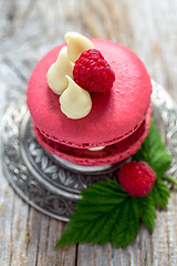 Image showing Macaroon with raspberries.