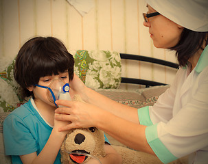 Image showing doctor spends boy inhalation