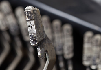 Image showing E hammer - old manual typewriter