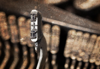 Image showing F hammer - old manual typewriter - warm filter