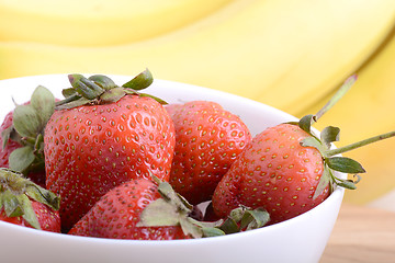 Image showing healthy strawberry smoothie with fruits