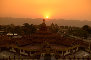 Image showing ASIA MYANMAR INLE LAKE NYAUNGSHWN CITY