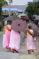 Image showing ASIA MYANMAR NYAUNGSHWE NUN