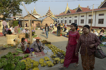 Image showing ASIA MYANMAR NYAUNGSHWE INLE LAKE MARKET