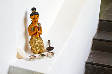 Image showing Statue of woman praying