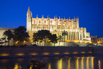 Image showing Cathedral of Palma de Mallorca illuminated at night