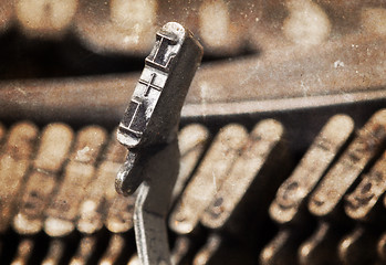 Image showing L hammer - old manual typewriter - warm filter