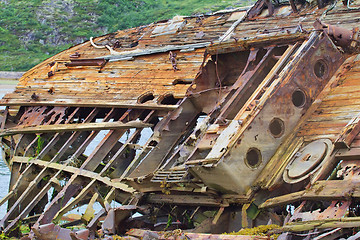 Image showing skeleton of an ancient ship after crash