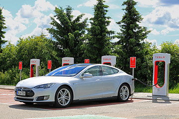 Image showing Charging Tesla Model S Battery at Tesla Supercharger Station