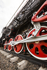 Image showing wheels of the old train  