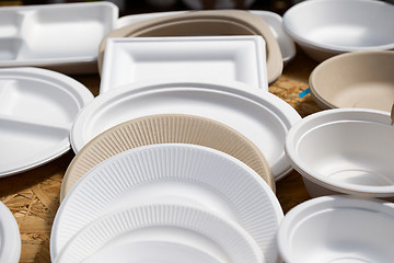 Image showing paper disposable plates of different colors