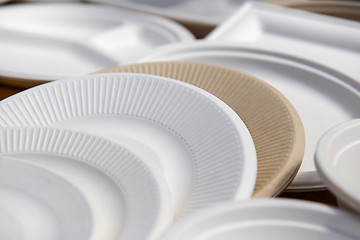 Image showing paper disposable plates of different colors