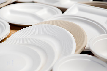 Image showing paper disposable plates of different colors