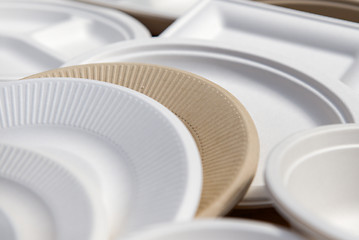 Image showing paper disposable plates of different colors