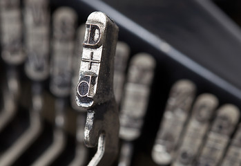 Image showing D hammer - old manual typewriter