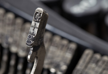 Image showing G hammer - old manual typewriter