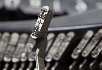 Image showing L hammer - old manual typewriter