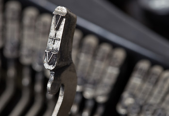 Image showing V hammer - old manual typewriter