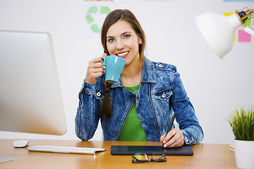 Image showing Casual businesswoman 