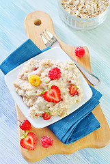 Image showing oat flakes with berries