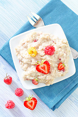 Image showing oat flakes with strawberry