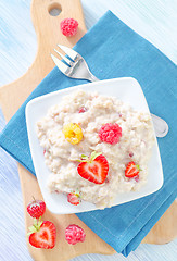 Image showing oat flakes with berries