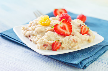 Image showing oat flakes with strawberry