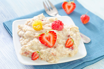 Image showing oat flakes with strawberry