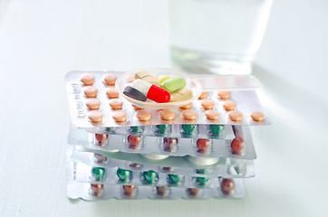 Image showing tablets and capsules