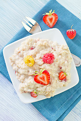 Image showing oat flakes with strawberry