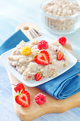 Image showing oat flakes with berries