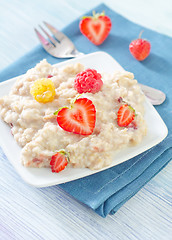 Image showing oat flakes with strawberry