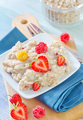 Image showing oat flakes with berries