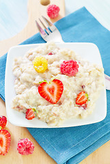 Image showing oat flakes with strawberry