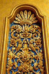 Image showing window   in  gold    temple    bangkok  flower