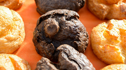 Image showing cream puffs aka profiterole 