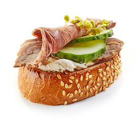 Image showing toasted bread with roast beef and cucumber