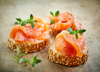 Image showing bread with fresh salmon fillet