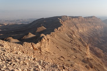 Image showing Rim of desert canyon at sunset (Small Crater, or Makhtesh Katan, Negev desert, Israel)