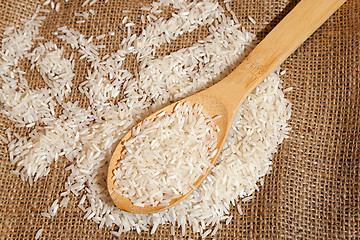 Image showing rice grains on a wooden spoon  