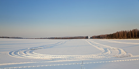 Image showing the road to a field  