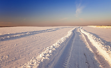 Image showing the road to a field  